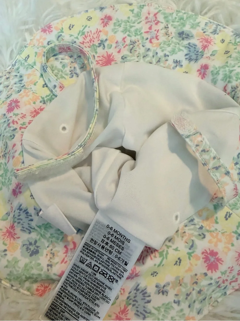 Baby GAP Floral Rash Guard Swim Set & Sun Hat 0-6M Like New - Picture 9 of 9
